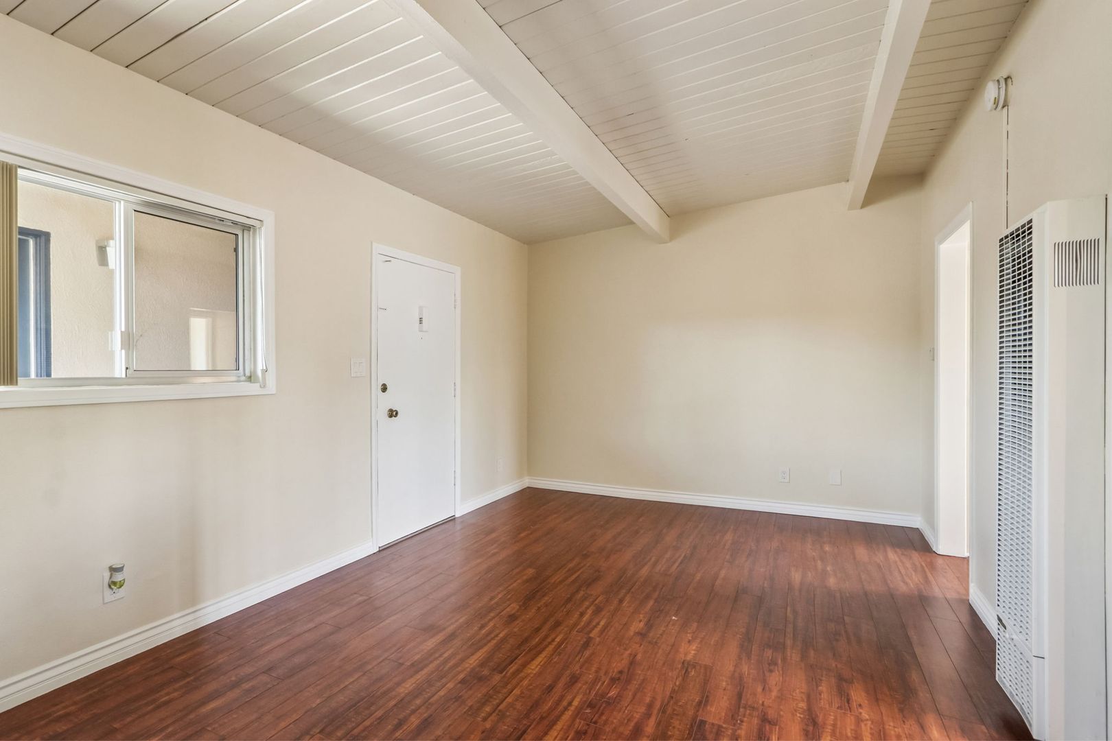 Burbank Apartment: 242 W Verdugo Ave