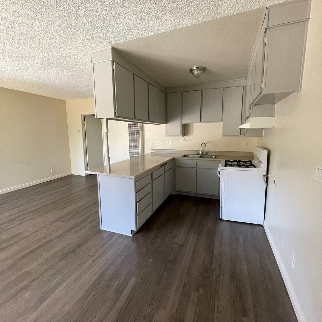 Tujunga Apartment: 10210 Mountair Ave