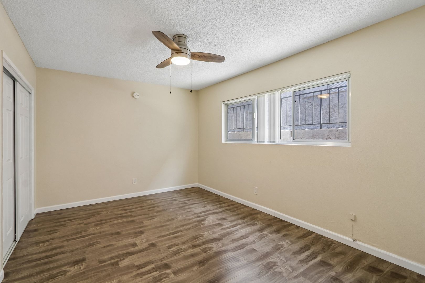 Burbank Apartment: 242 W Verdugo Ave