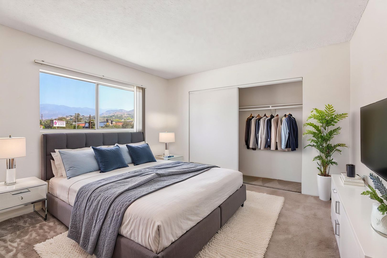 Tujunga Apartment: 7762 Foothill Blvd