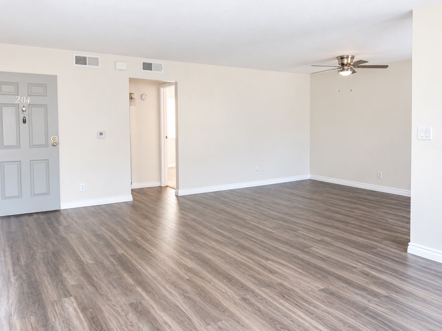 Burbank Apartment: 101 S 7th St