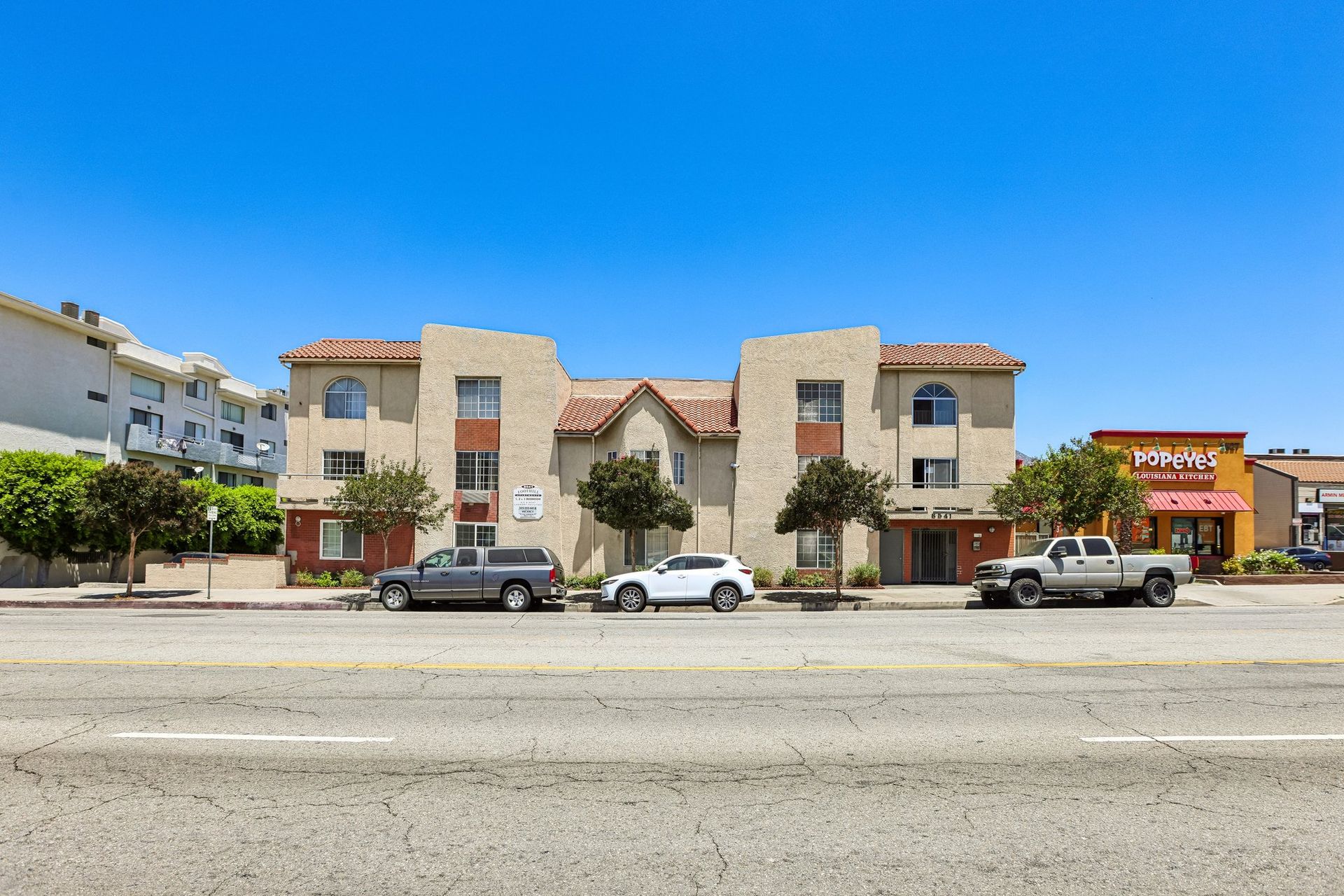 Sunland Apartment: 8541 Foothill Blvd