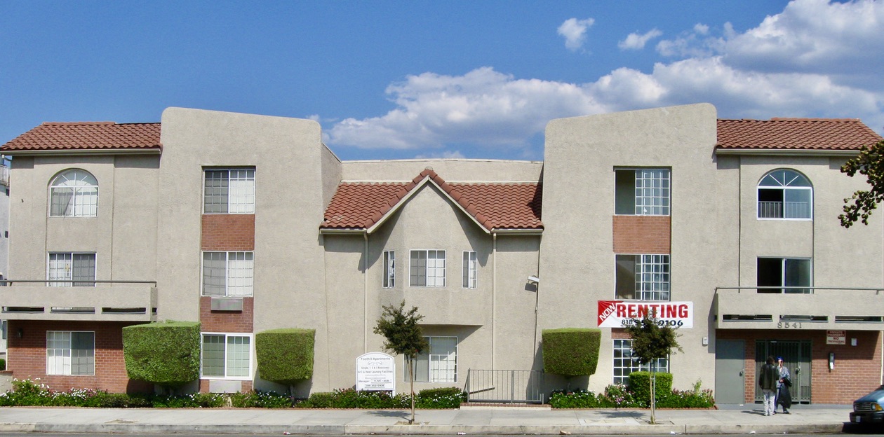 Sunland Apartment: 8541 Foothill Blvd