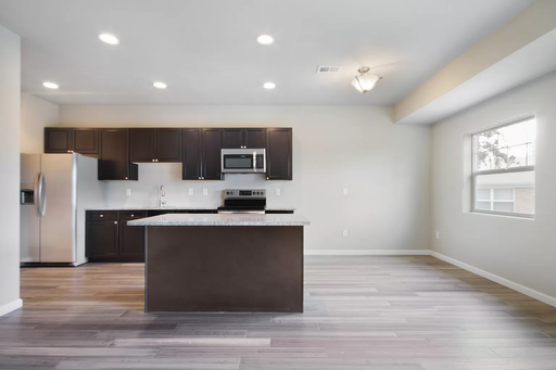 3 bed/3 bath townhome w/1 car garage – photo 1