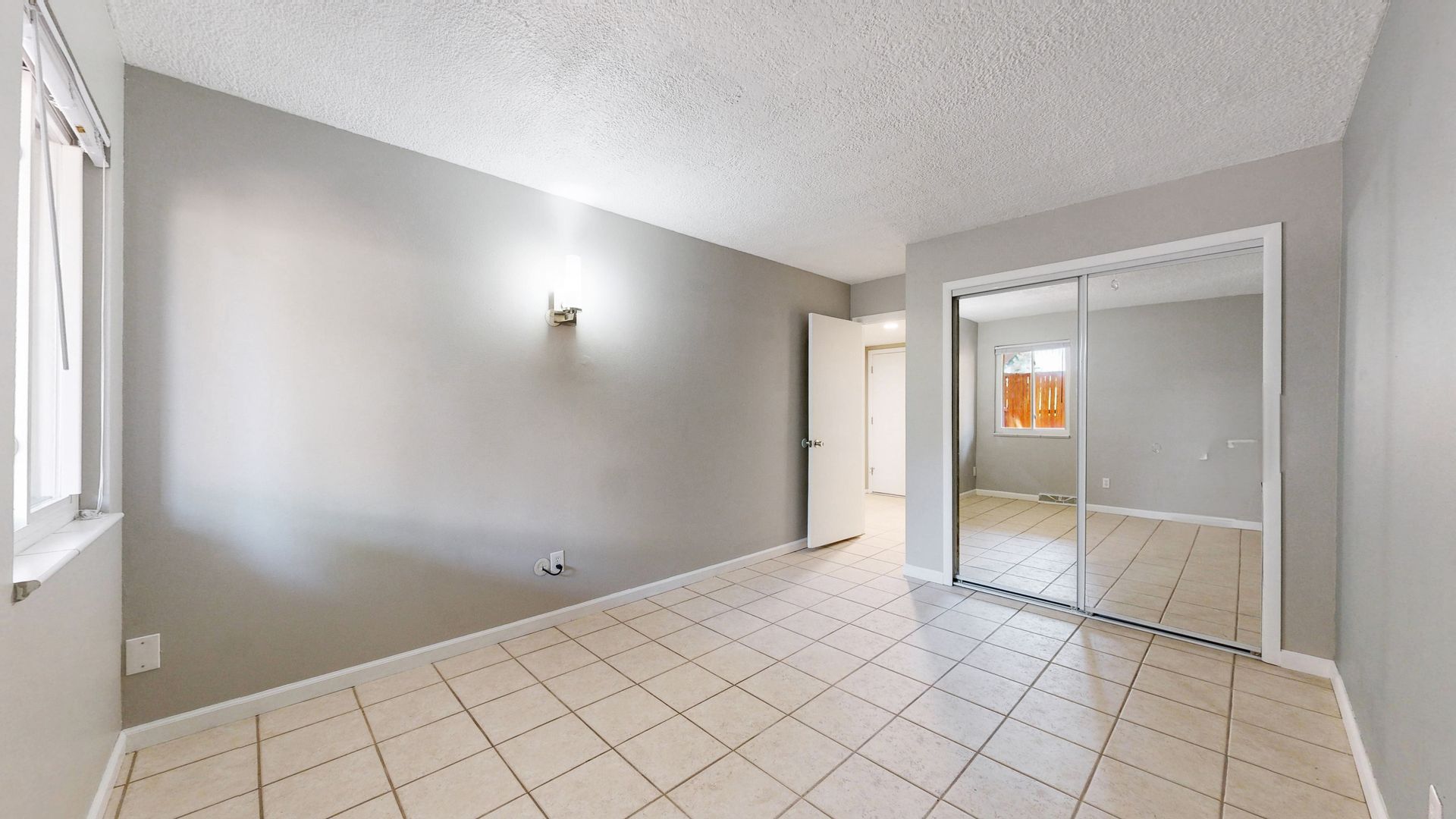 2946 S Moline Pl 15 of 41