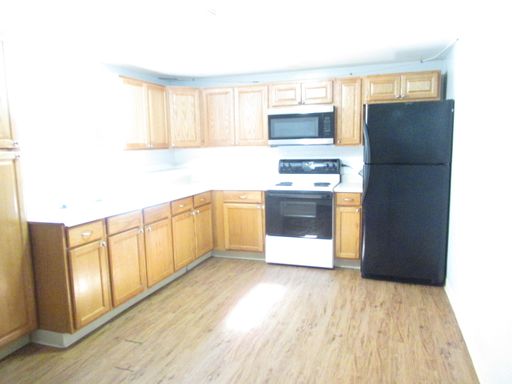Spacious 3 bed/1 bath basement unit available now! – photo 1