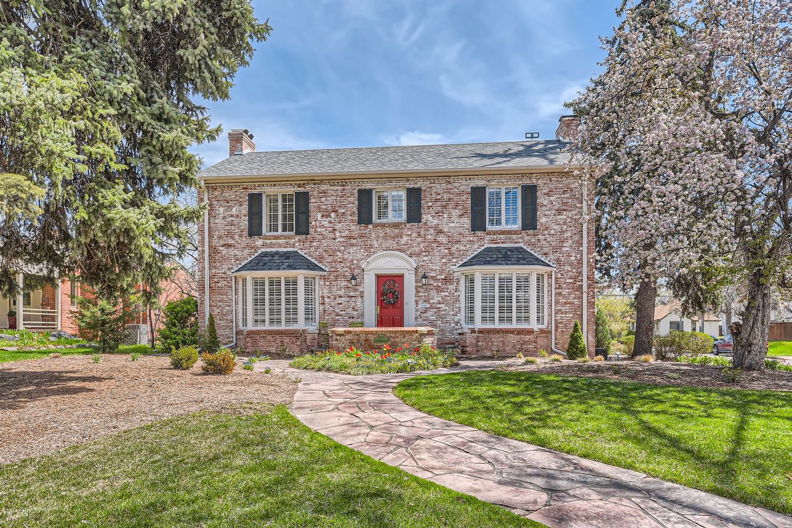 Beautiful 5bd/4bth home, Available Now!!