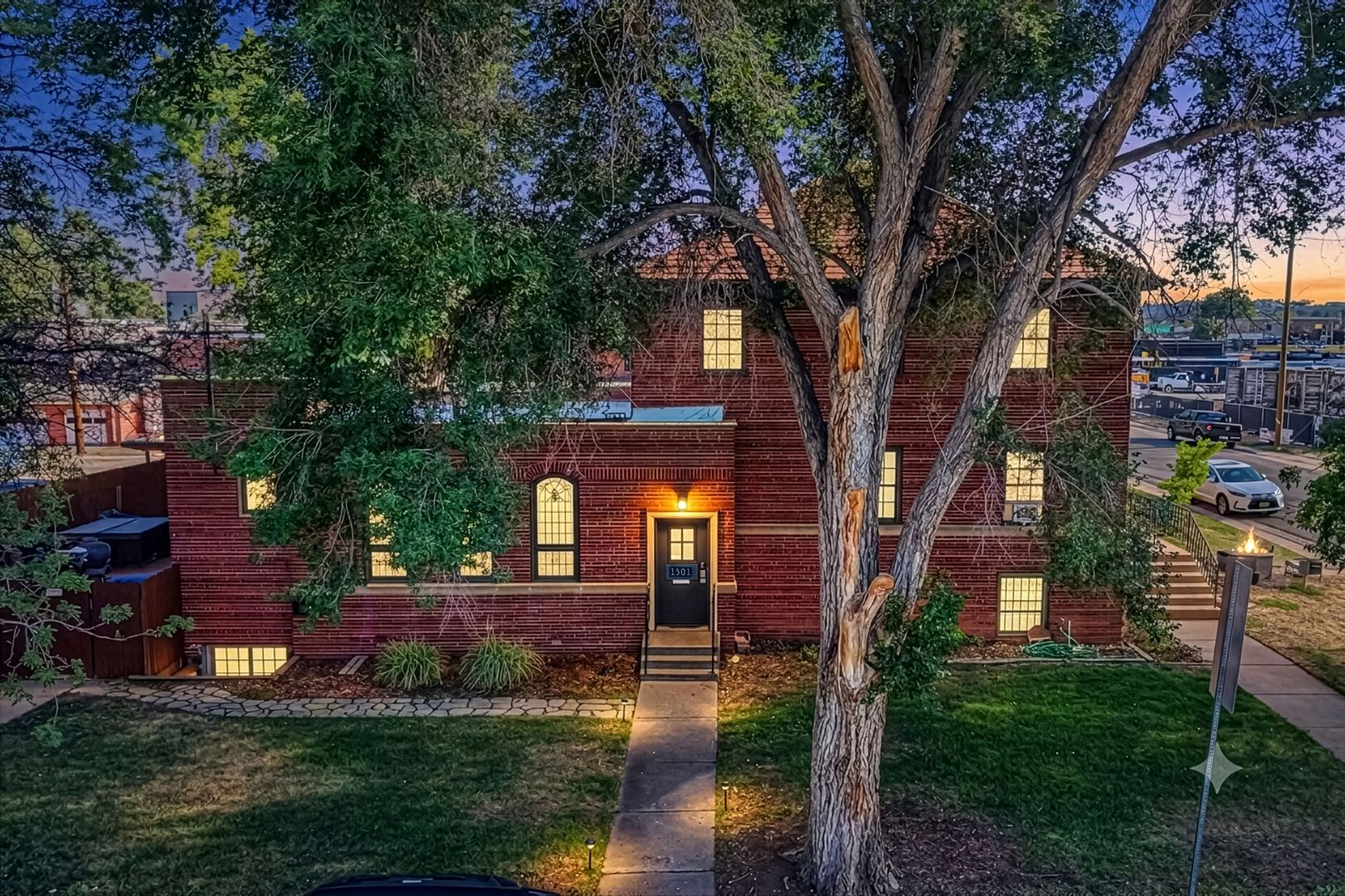 1301 W Dakota Ave 3 of 12