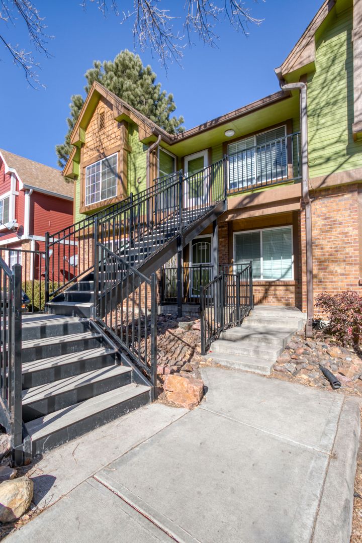 Aurora Apartment: 61 S Sable Blvd