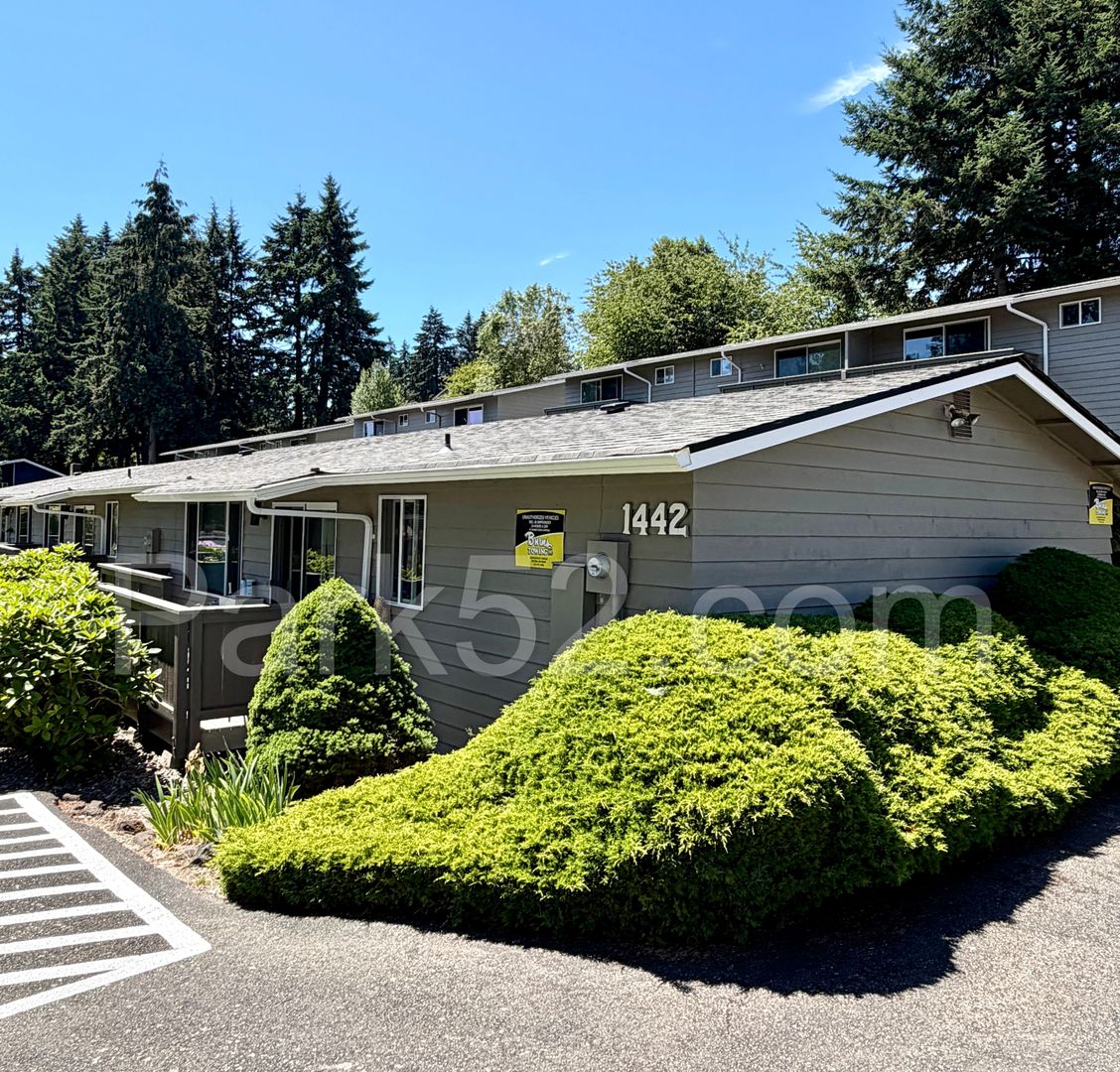 Fircrest Townhome: 1442 Rainier Dr #3