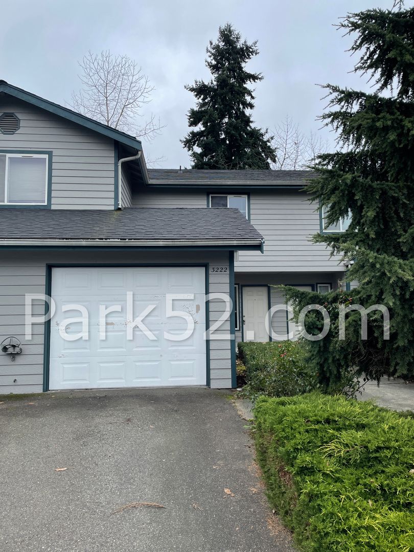 University Place Apartment: 3222 Morrison Rd W