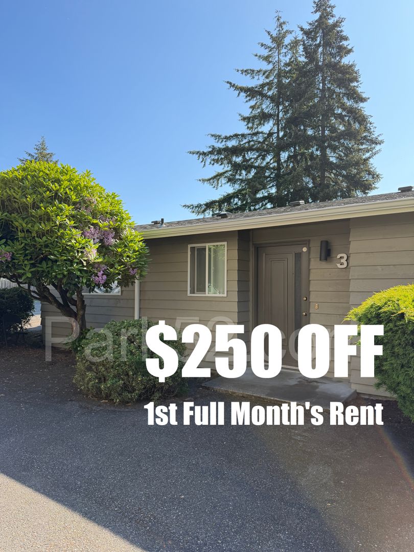 Fircrest Townhome: 1442 Rainier Dr #3