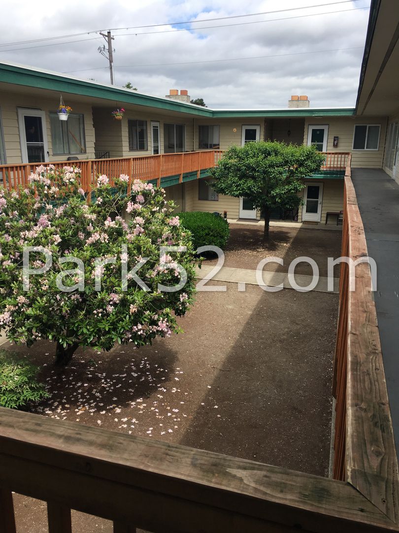 Tacoma Apartment: 4002 S Warner St. #07