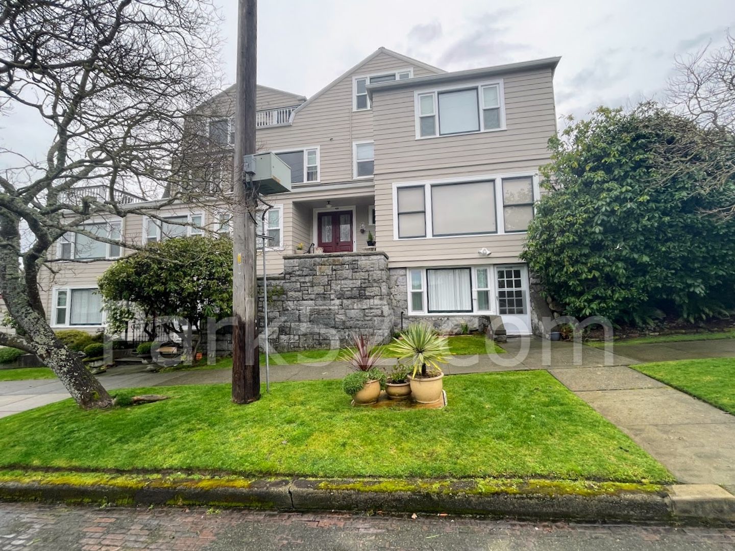 Tacoma Apartment: 406 N 6th St  - 1/2