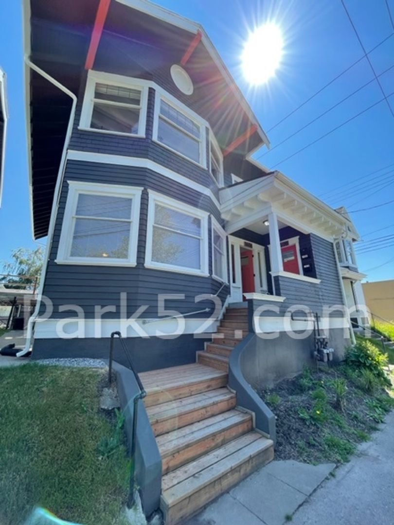 Tacoma Apartment: 1406 6th Ave.