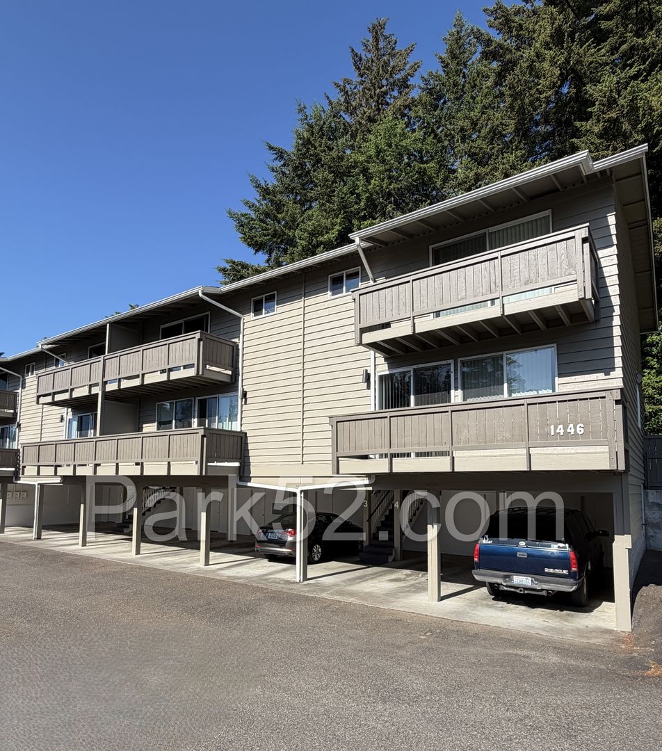 Fircrest Apartment: 1446 Rainier Dr #4