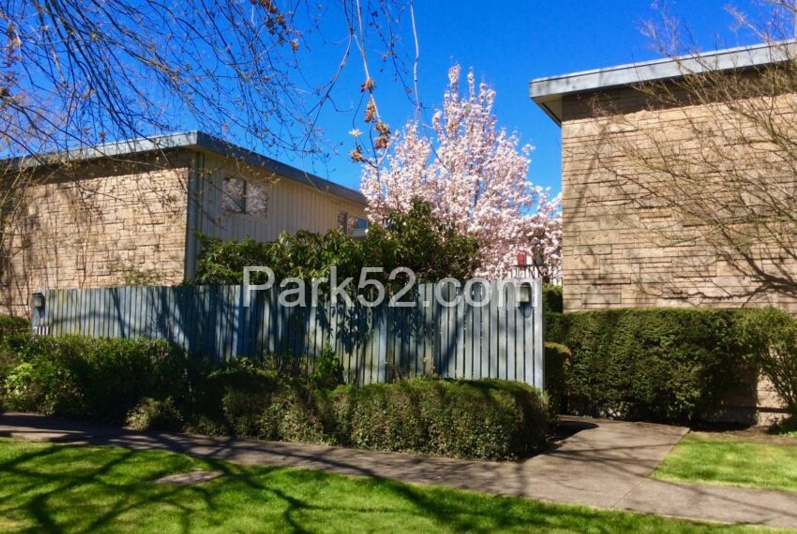 Tacoma Apartment: 3111 N 26th St #04