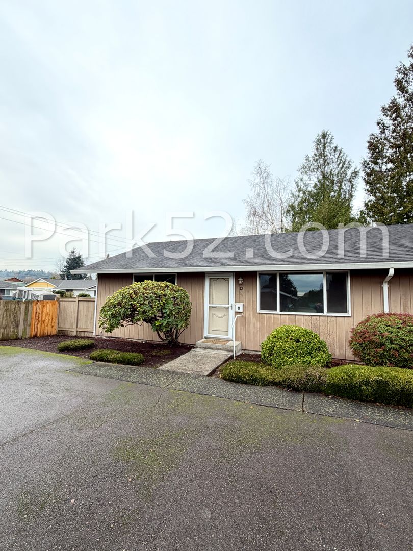 Puyallup Apartment: 802 7th St SW #12