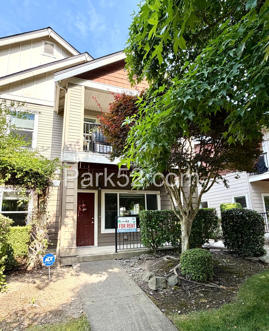 DuPont House: 2178 Palisade Blvd