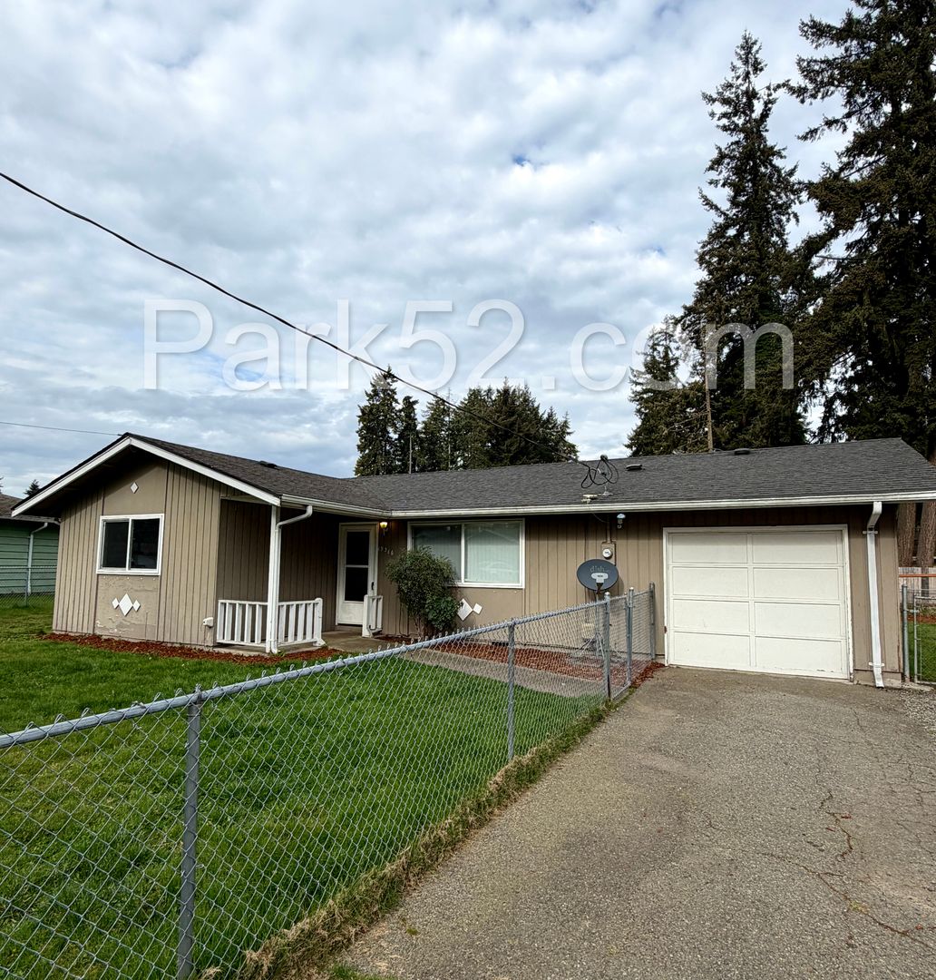 Spanaway House: 19316 Twinkle Dr E