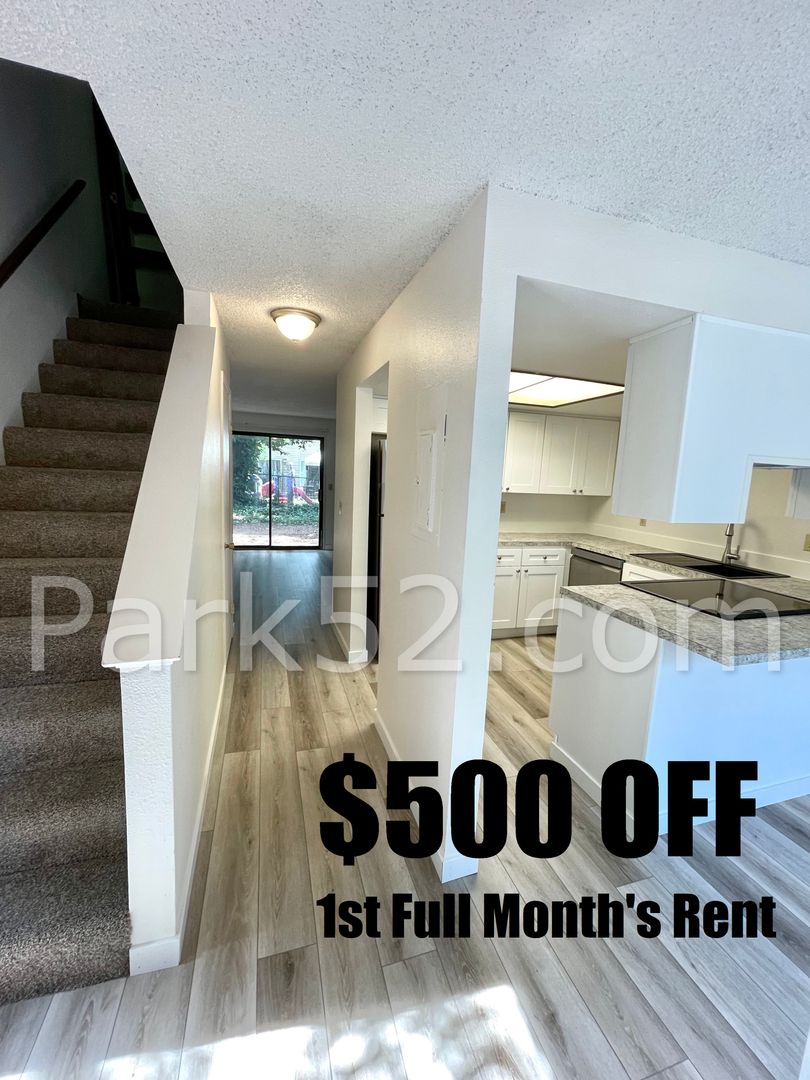 University Place Townhome: 9421 43rd St Ct W #A