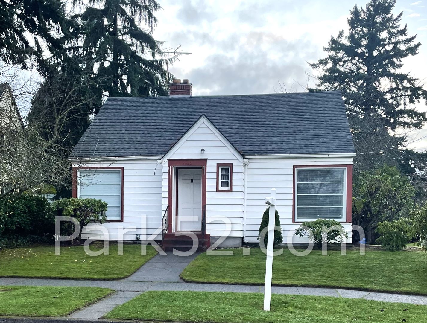 Tacoma House: 1002 S Oakes