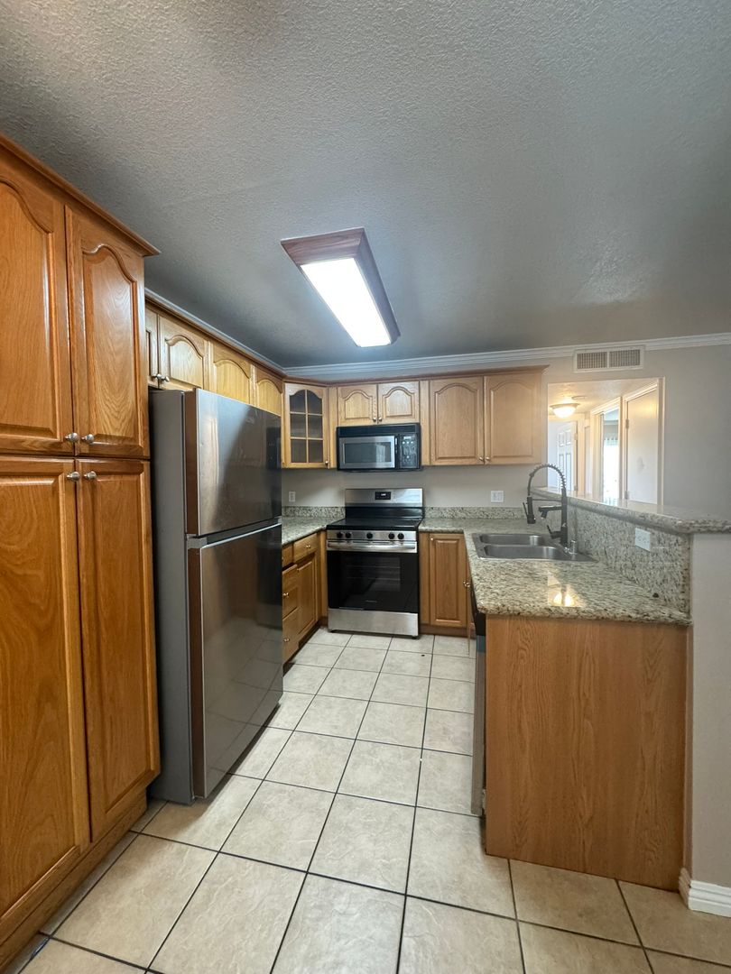 Alpine Condo: 2616 Alpine Blvd #20