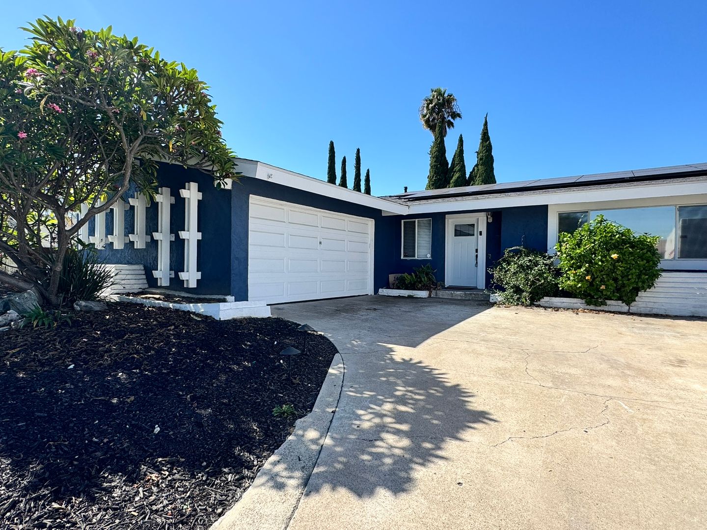 Lemon Grove House: 1407 La Corta Circle