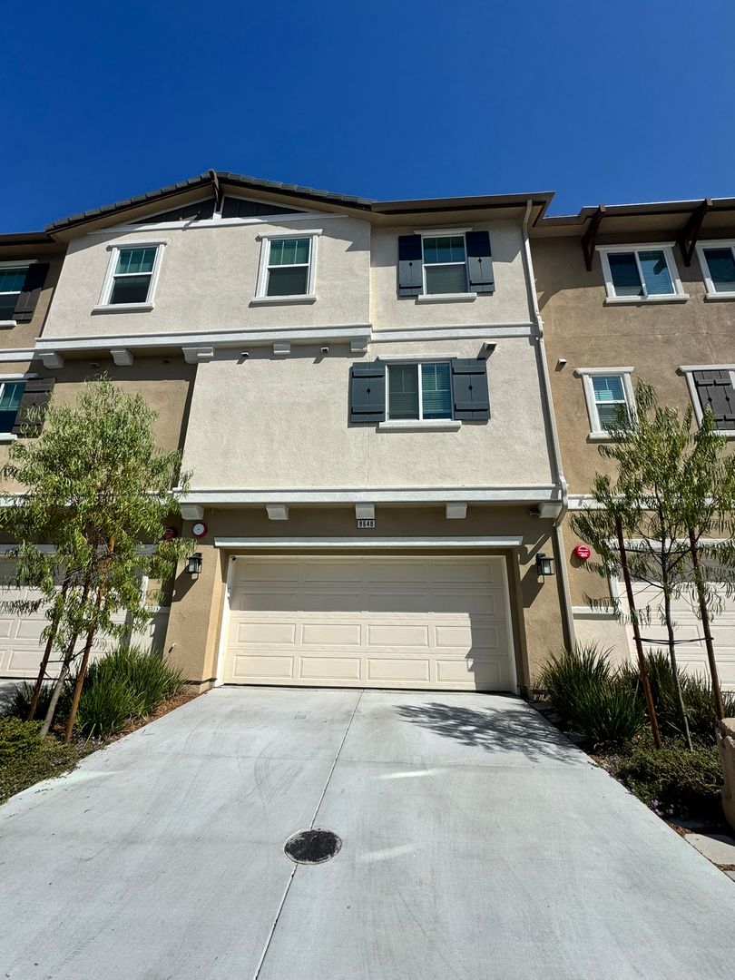 Santee House: 8648 Amherst St