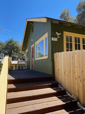 Pine Valley Country Charmer- 2 Bed 1 Bath House