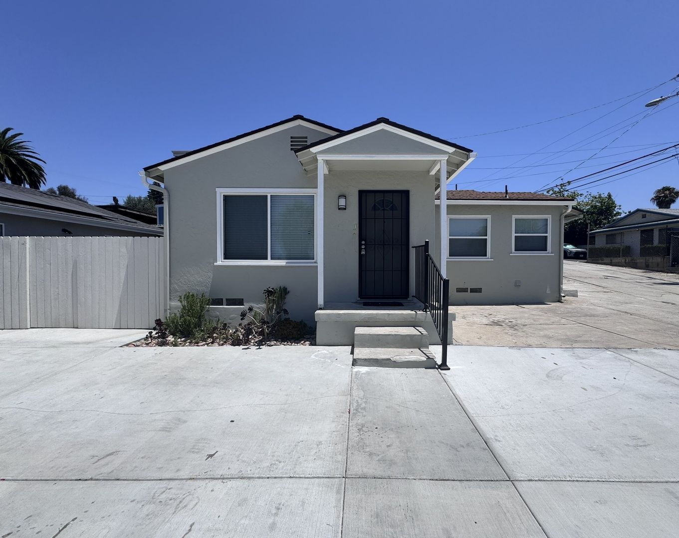 San Diego Apartment: 7041 - 7045 Saranac Street