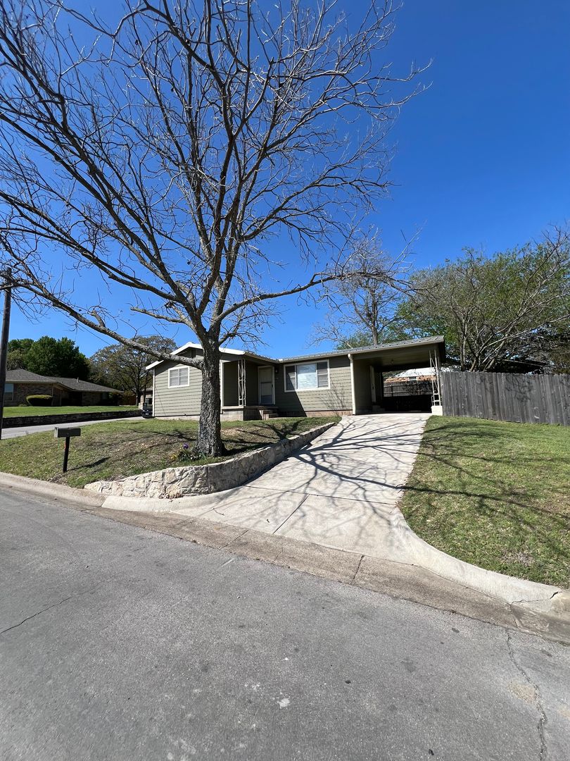 Weatherford House: 1106 Foster Ln.