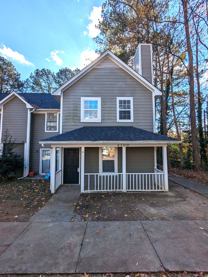 Raleigh Apartment: 4300 Presley Court
