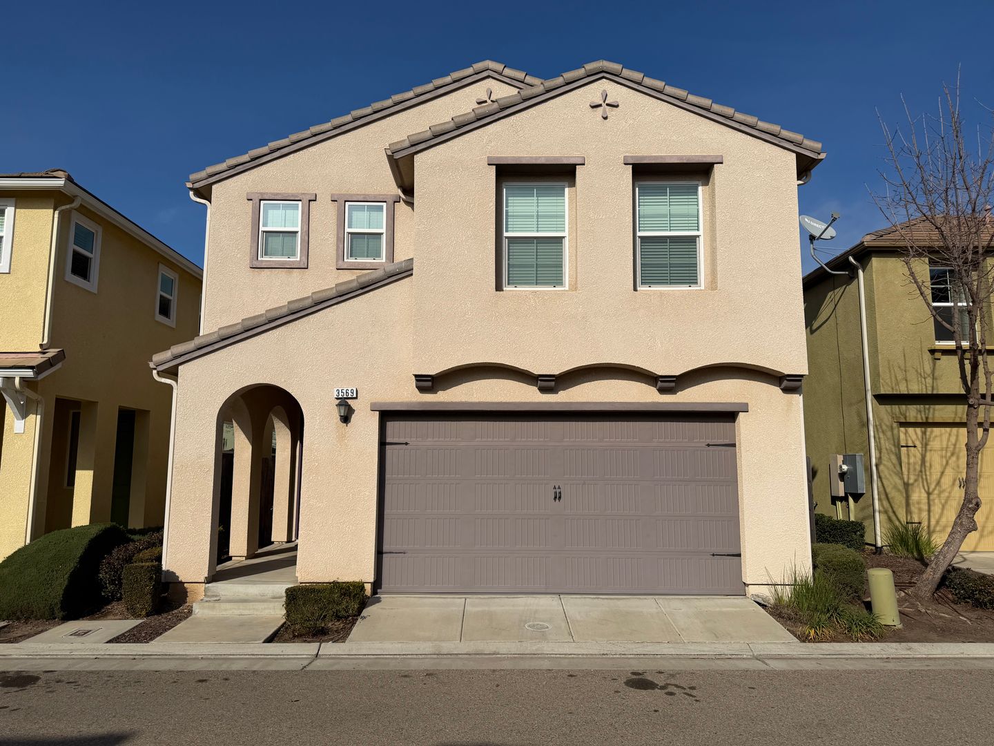 Clovis House: 3569 Magnificent Way