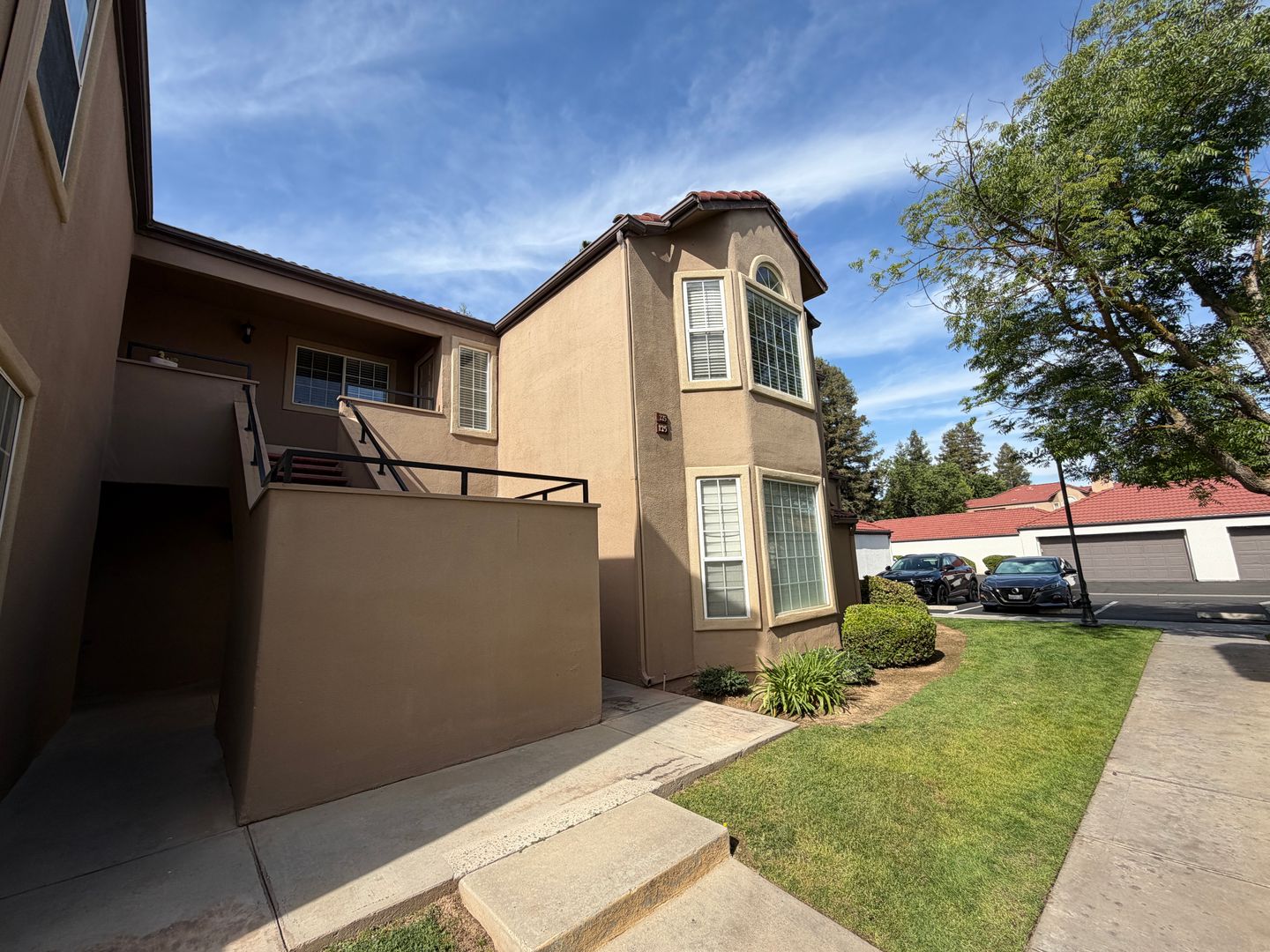 Fresno House: 8153 N. Cedar #225