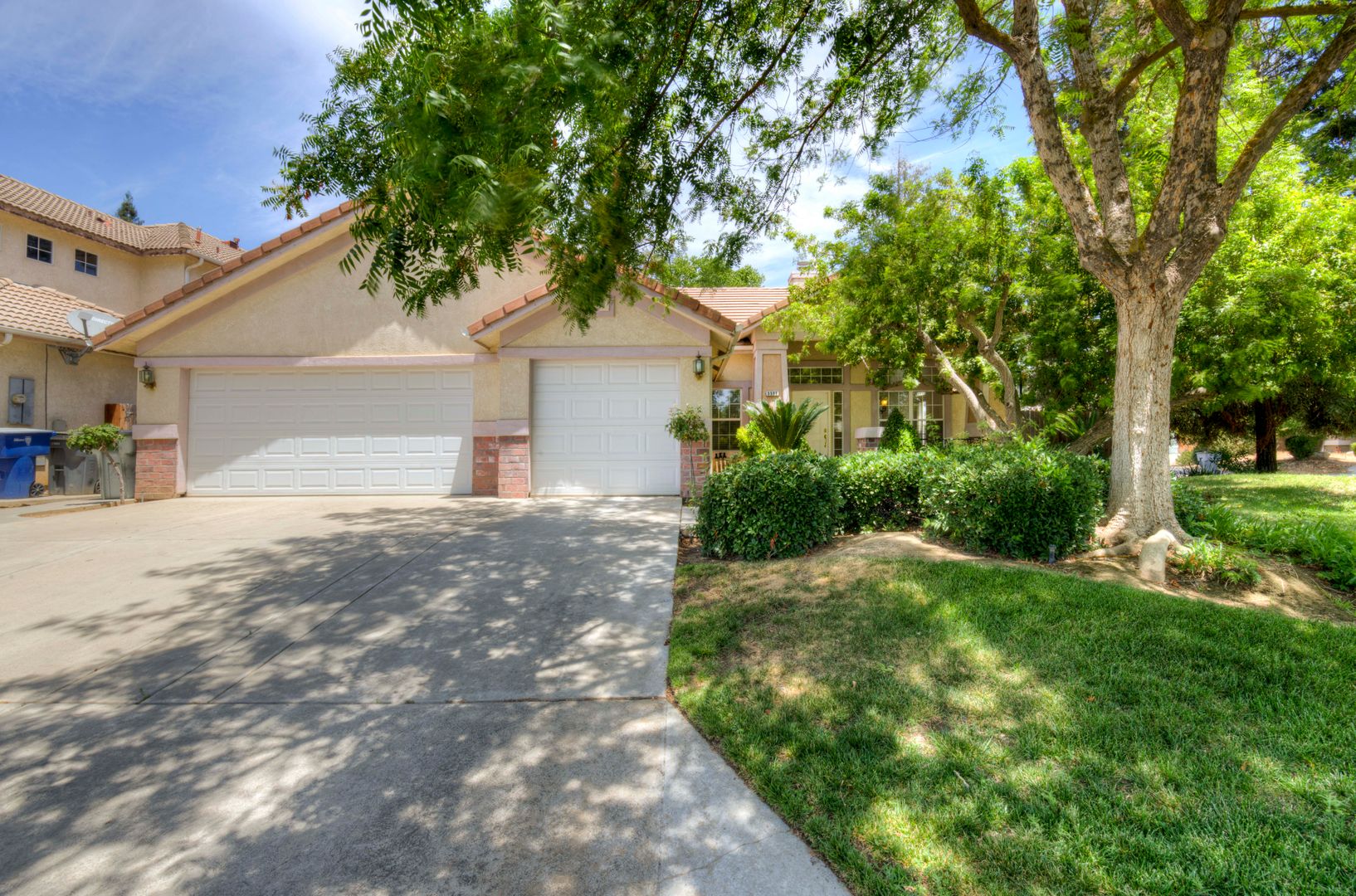 Fresno House: 5508 W Bluff Ave