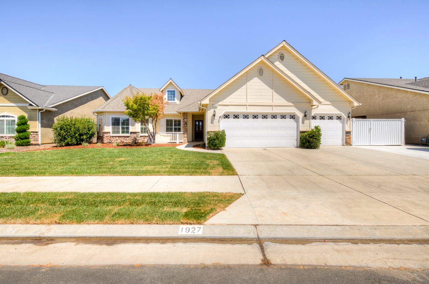 Clovis House: 1927 N Karen Ave