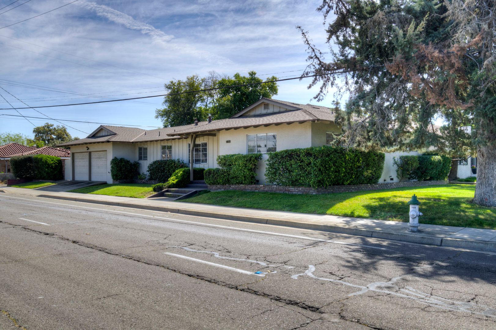 Fresno House: 123 W McKinley Ave