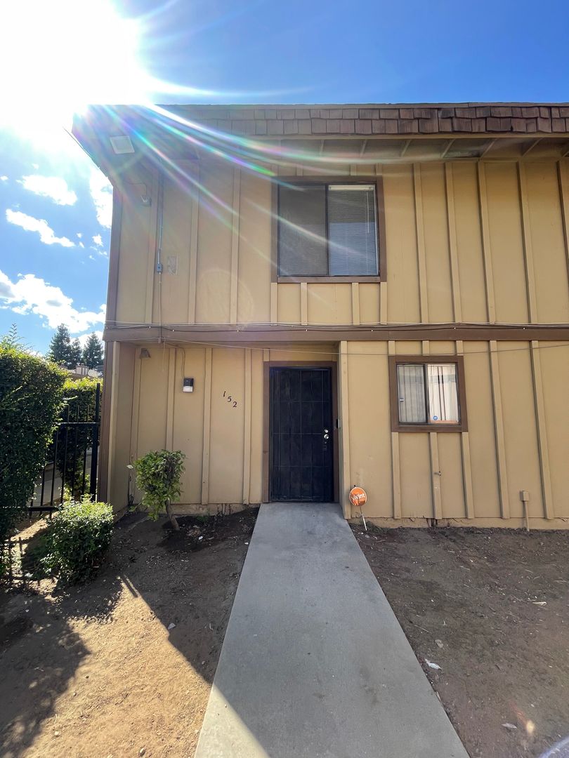 Fresno House: 1221 N. Peach Ave