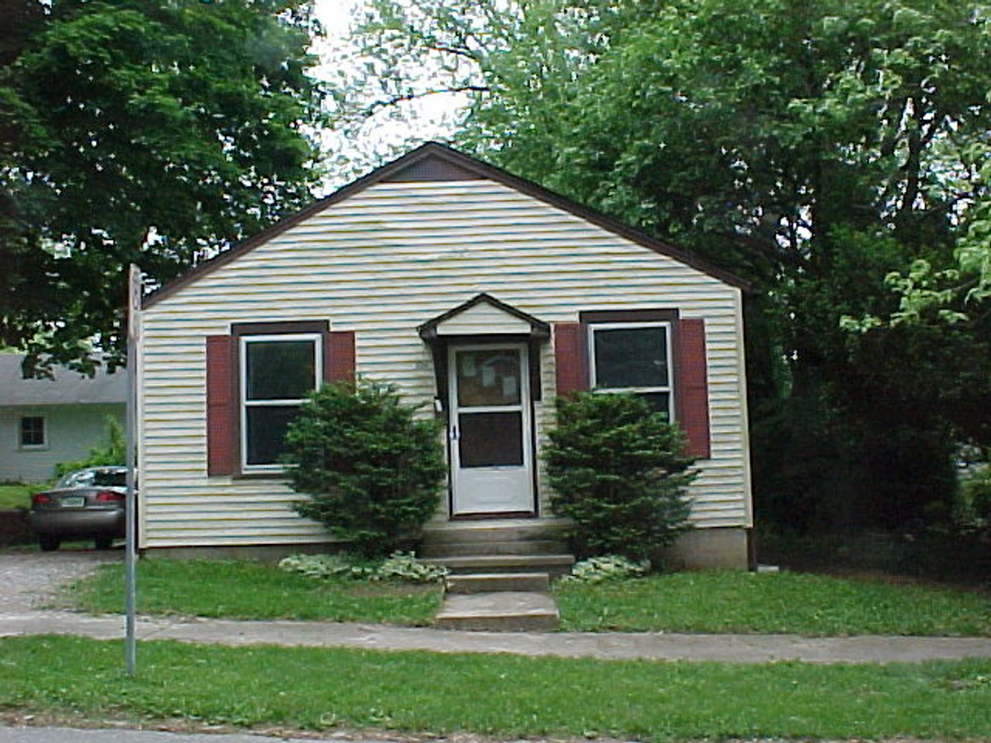 Bloomington House: 106 E 16th Street