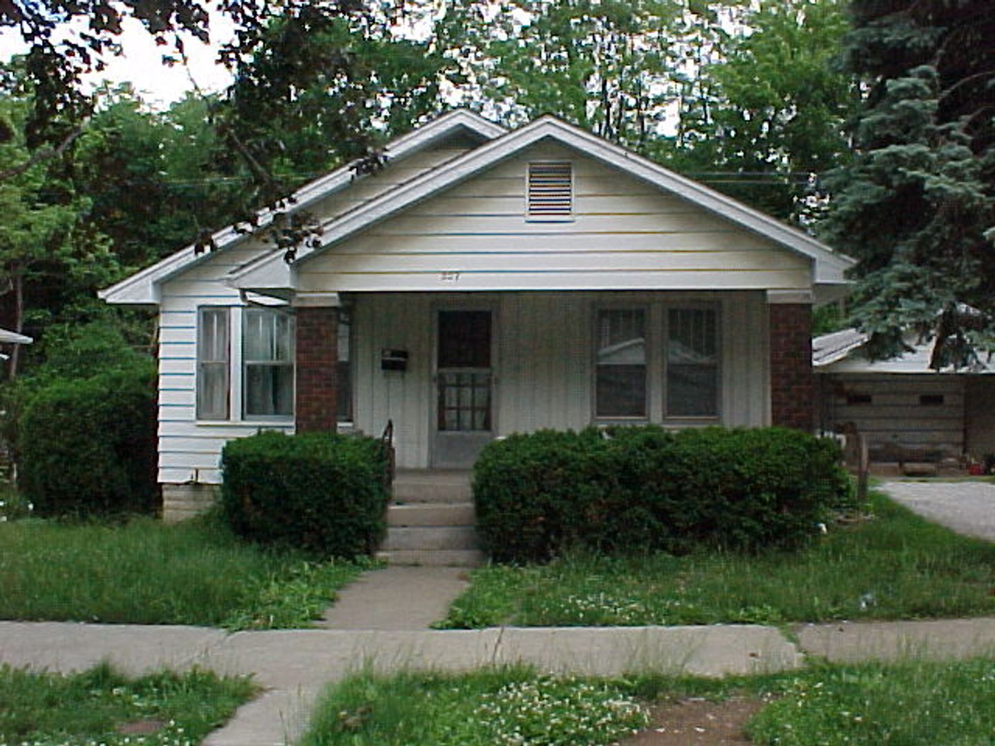 Bloomington House: 207 E 12th Street