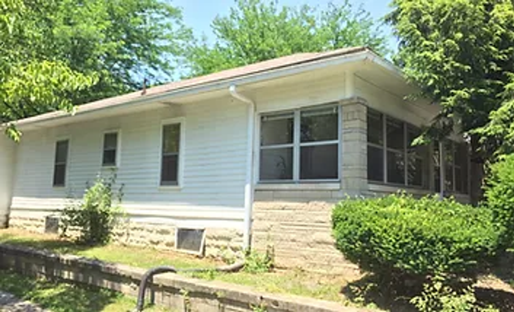 Bloomington House: 1012 S Lincoln Street