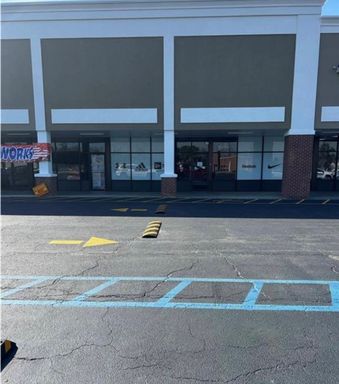 Versatile Commercial Suite in Hazlehurst, GA