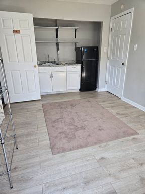 Duplex For Rent-Great Location! – photo 1