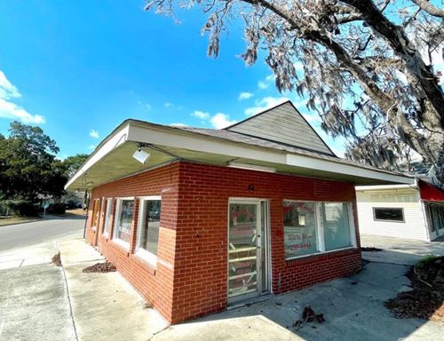 800sf Standalone Retail Building – photo 1