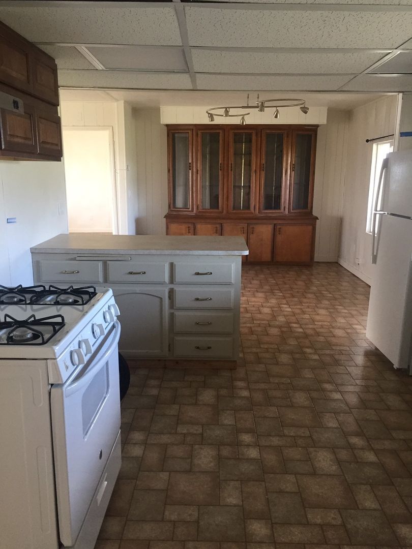 Nicolaus Apartment: 1616 Cornelius Ave