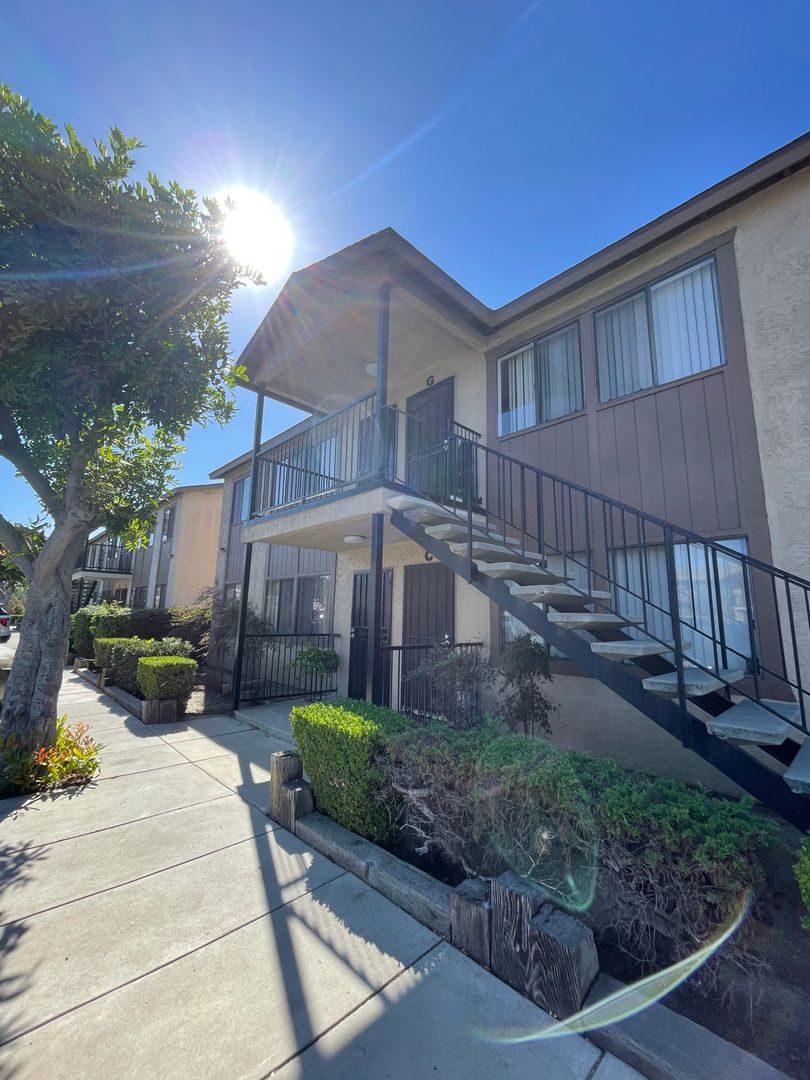 San Ysidro Apartment: Camino de la Plaza / Willow Rd