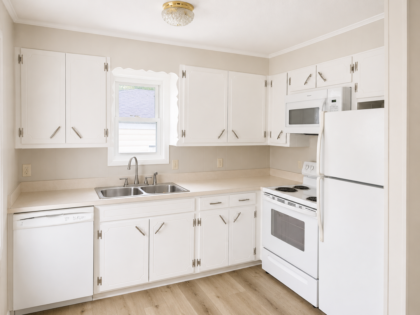 Lexington Apartment: 120 Lake Villa Rd