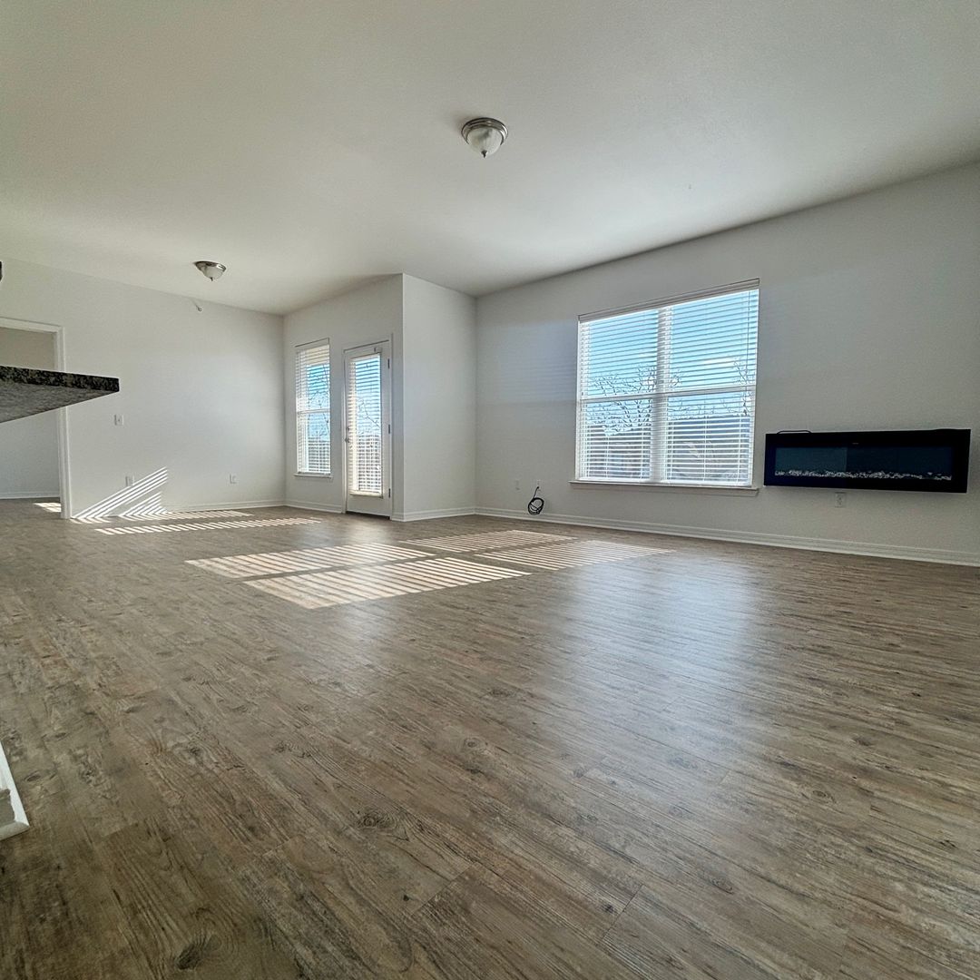 Little Rock Apartment: 30 Ayla Dr