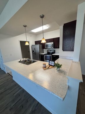3rd Floor - 2BR/2BA Apartment - All Utilities Included In Listing Price – photo 1